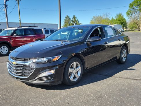 Used 2024 Chevrolet Malibu LT FWD image 2