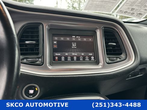 Used 2019 Dodge Challenger SXT image 16
