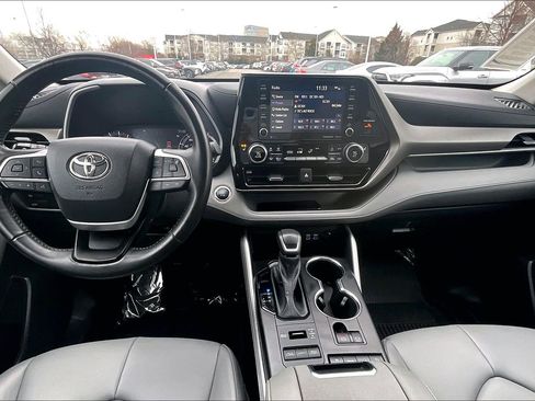Used 2022 Toyota Highlander XLE image 14