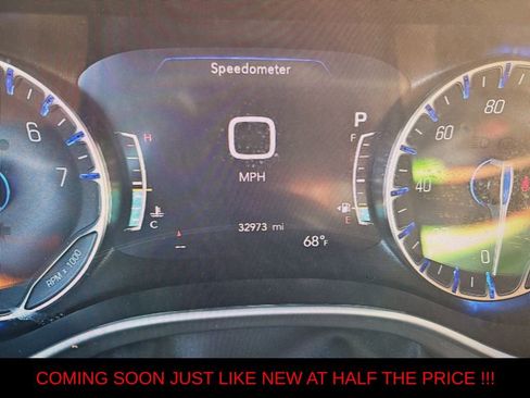 Used 2025 Chrysler Pacifica Select FWD image 18