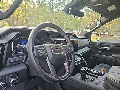 Used 2025 GMC Sierra 1500 AT4 w/ Technology Package image 11