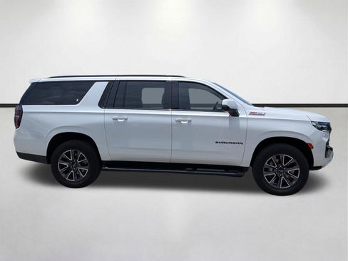 Used 2024 Chevrolet Suburban Z71 w/ Luxury Package AWD/4WD image 2