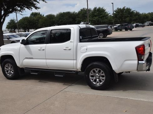 Used 2018 Toyota Tacoma SR5 AWD/4WD image 11