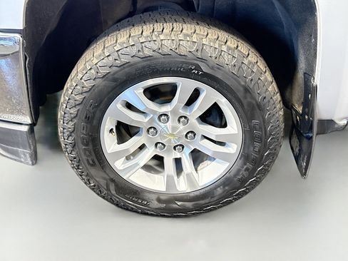 Used 2018 Chevrolet Silverado 1500 LT w/ All Star Edition image 36