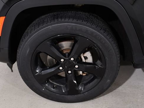 Used 2023 Jeep Grand Cherokee Altitude AWD/4WD image 24