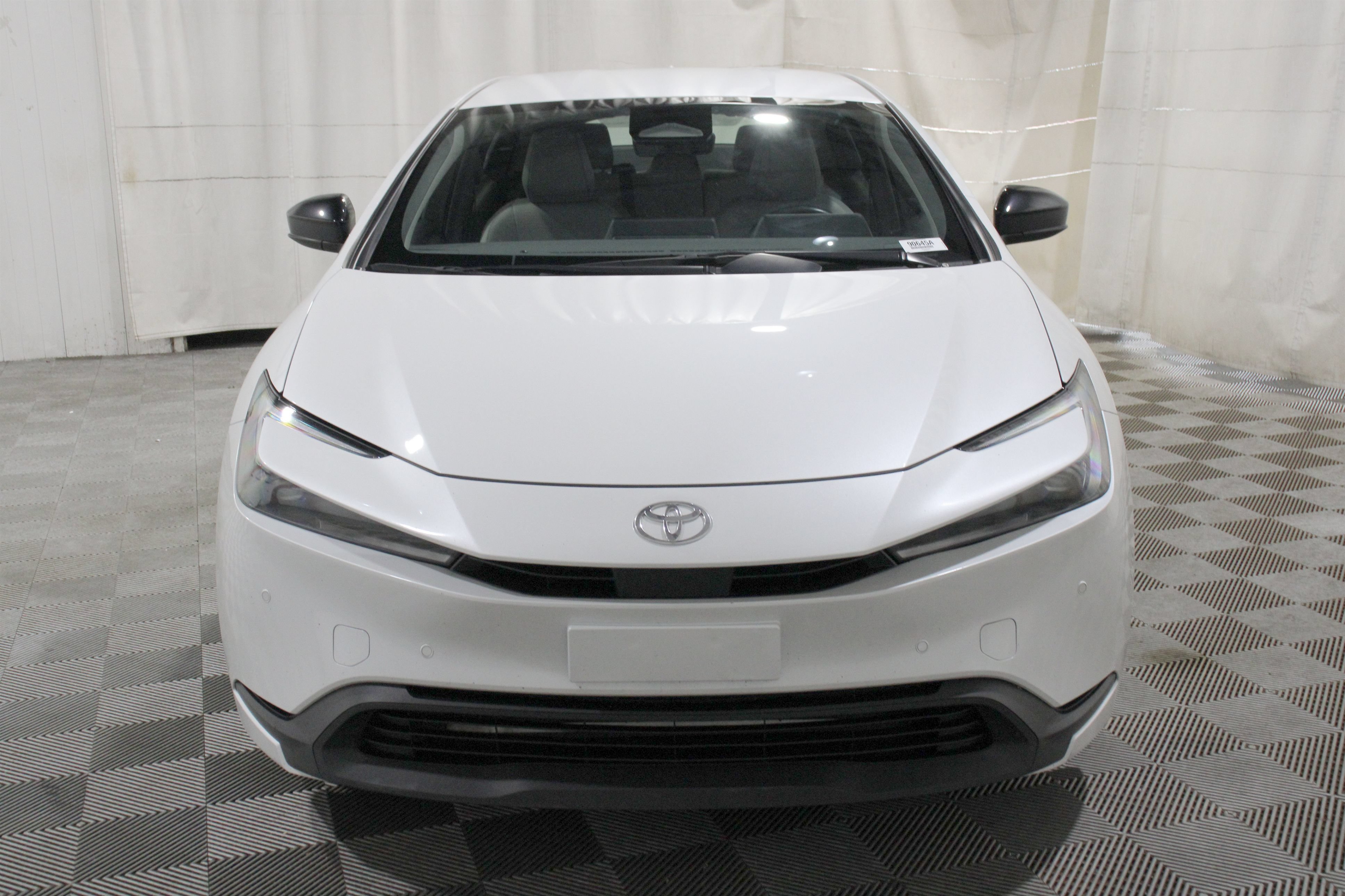 Used 2024 Toyota Prius LE FWD image 30
