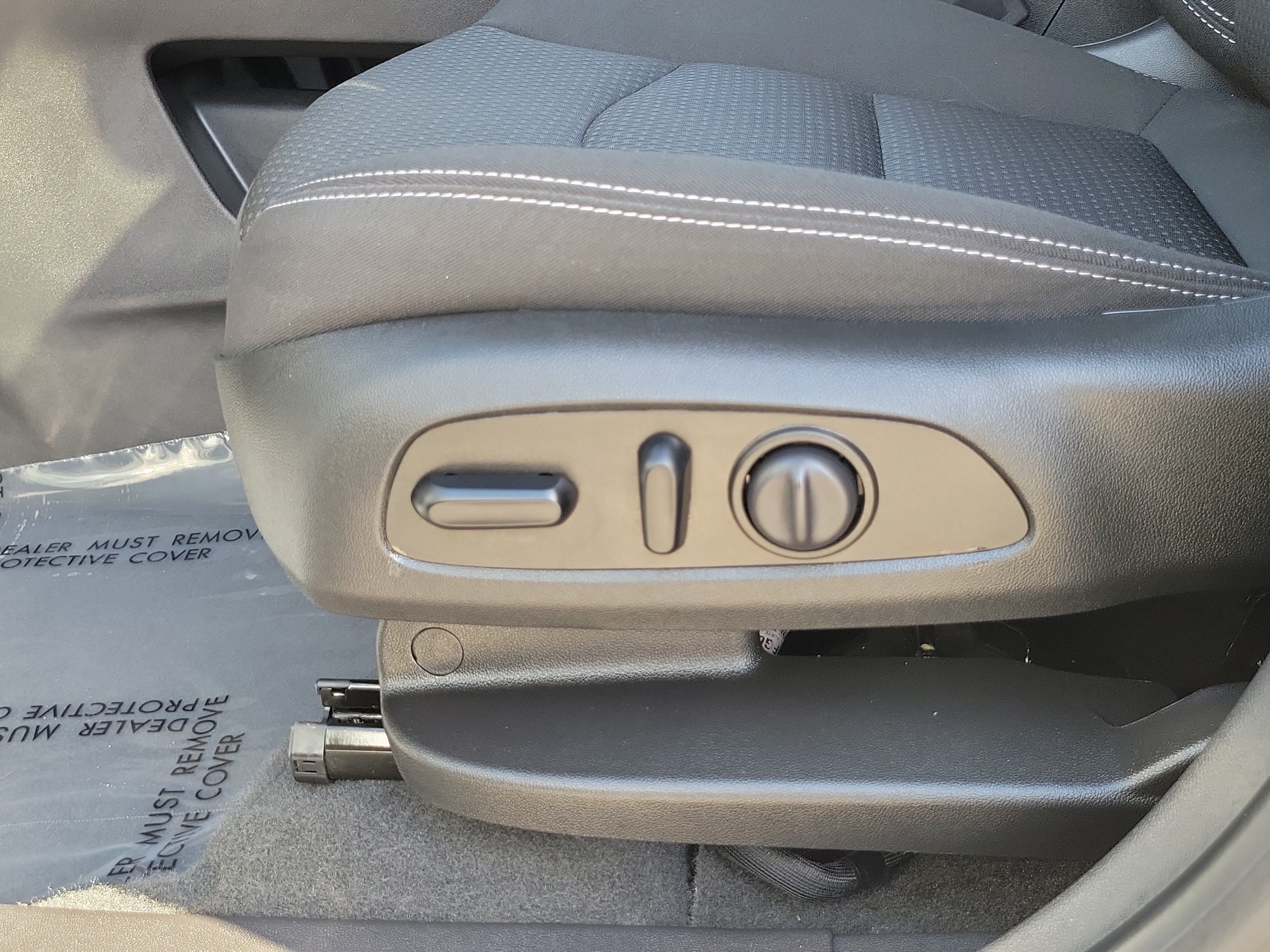 Used 2024 GMC Terrain SLE w/ Driver Convenience Package FWD image 9