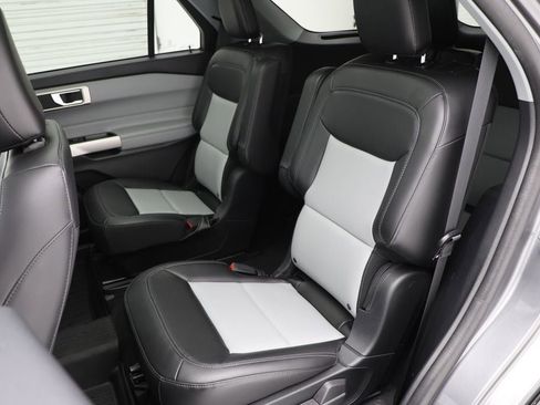 Used 2023 Ford Explorer XLT w/ Equipment Group 202A image 11