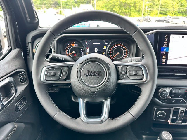 Used 2025 Jeep Wrangler Unlimited Sahara AWD/4WD image 13