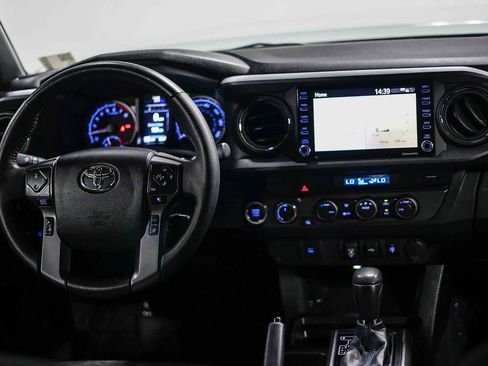Certified 2023 Toyota Tacoma TRD Off-Road AWD/4WD image 11