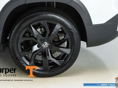Used 2023 Volkswagen Taos SE w/ Black Wheel Package FWD image 6