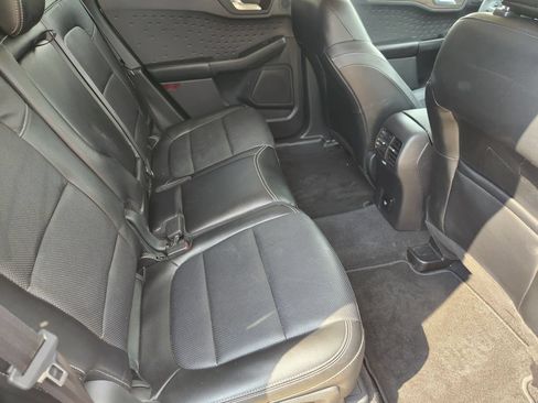 Used 2020 Ford Escape Titanium FWD image 31