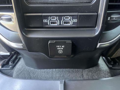 Used 2022 RAM 1500 Laramie AWD/4WD image 10