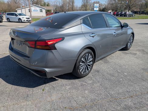 Used 2024 Nissan Altima 2.5 SV image 4