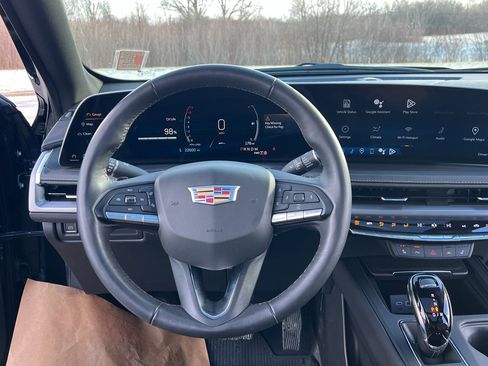 Used 2024 Cadillac XT4 Premium Luxury image 30