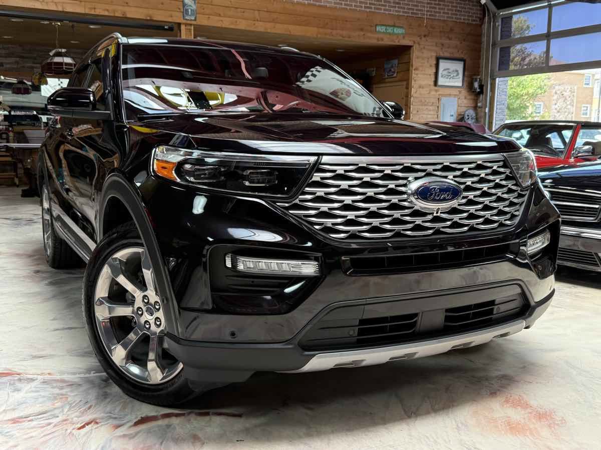 Used 2020 Ford Explorer Platinum w/ Premium Technology Package AWD/4WD image 3