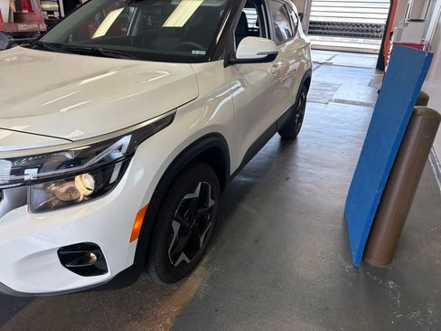 Used 2025 Kia Seltos S AWD/4WD image 8