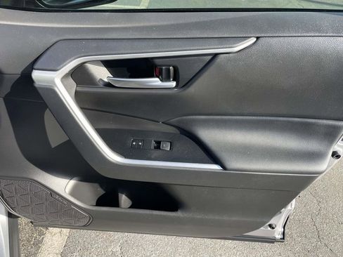 Used 2025 Toyota RAV4 XLE image 47