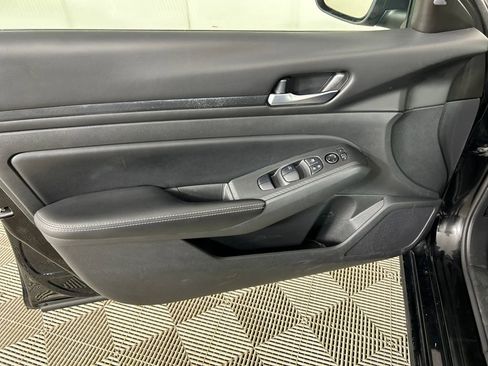 Used 2024 Nissan Altima 2.5 SV image 10