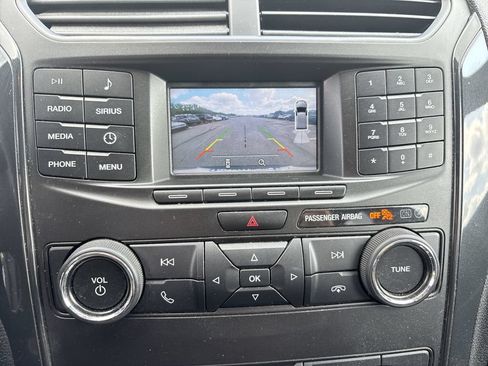 Used 2018 Ford Explorer XLT FWD image 23