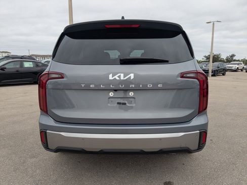 Certified 2025 Kia Telluride LX image 6