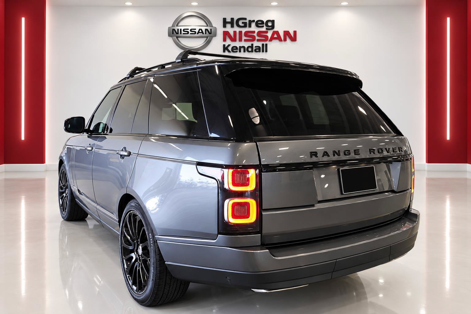 Used 2019 Land Rover Range Rover HSE AWD/4WD image 2