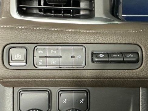 Used 2022 GMC Yukon Denali RWD image 9
