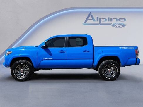 Used 2020 Toyota Tacoma TRD Sport w/ Technology Package image 2