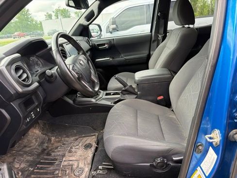 Used 2016 Toyota Tacoma TRD Off-Road w/ Towing Package AWD/4WD image 4