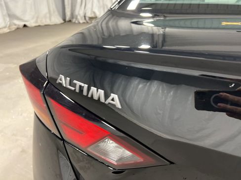 Used 2025 Nissan Altima 2.5 SR image 16