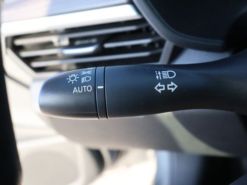 Used 2025 Nissan Altima 2.5 SV FWD image 35