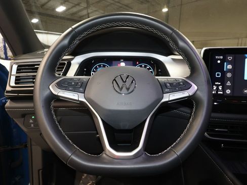 Used 2025 Volkswagen Atlas Cross Sport SE image 10