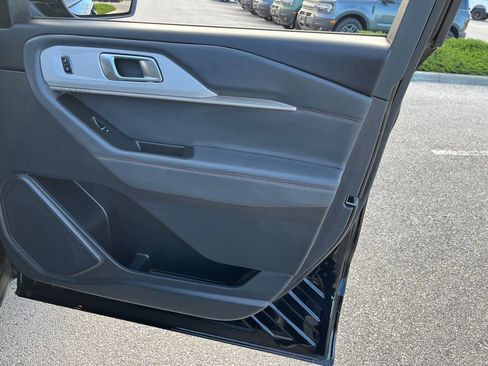 Used 2025 Ford Explorer Active image 12