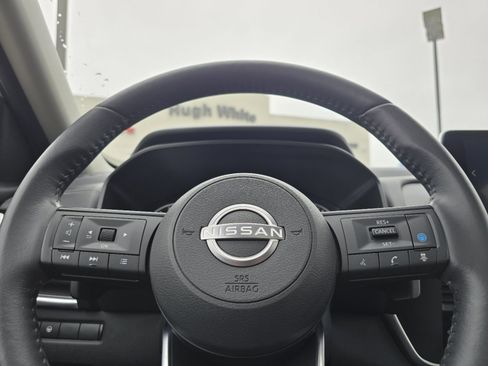 Used 2024 Nissan Rogue SV w/ SV Premium Package image 24