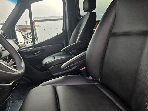 Used 2024 Mercedes-Benz Sprinter 2500 image 15