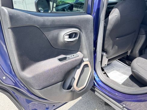Used 2016 Jeep Renegade Latitude AWD/4WD image 4