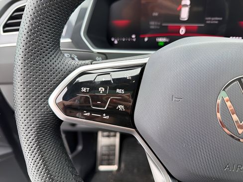 Used 2024 Volkswagen Tiguan SE R-Line image 14