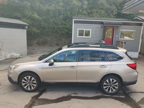 Used 2016 Subaru Outback 2.5i Limited AWD/4WD image 3
