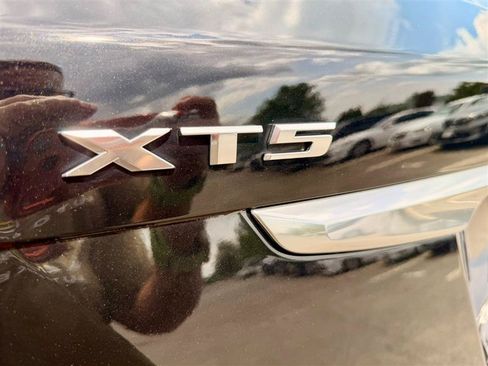 Used 2018 Cadillac XT5 FWD image 34