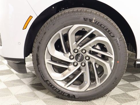 New 2025 Lincoln Navigator Reserve AWD/4WD image 19