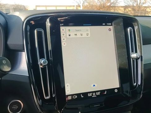 Used 2025 Volvo XC40 B5 Core image 21