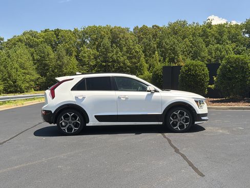 Used 2023 Kia Niro SX Touring FWD image 5