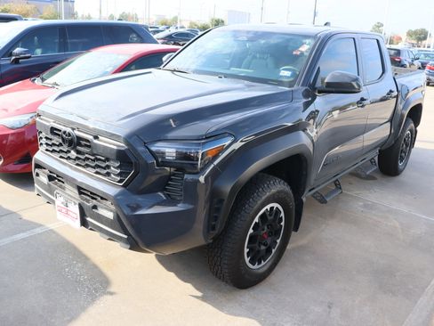 Used 2024 Toyota Tacoma TRD Off-Road image 4