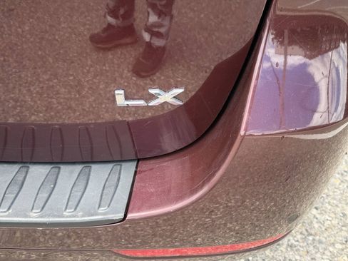 Used 2017 Kia Sedona LX w/ LX Essentials Premium Package FWD image 10