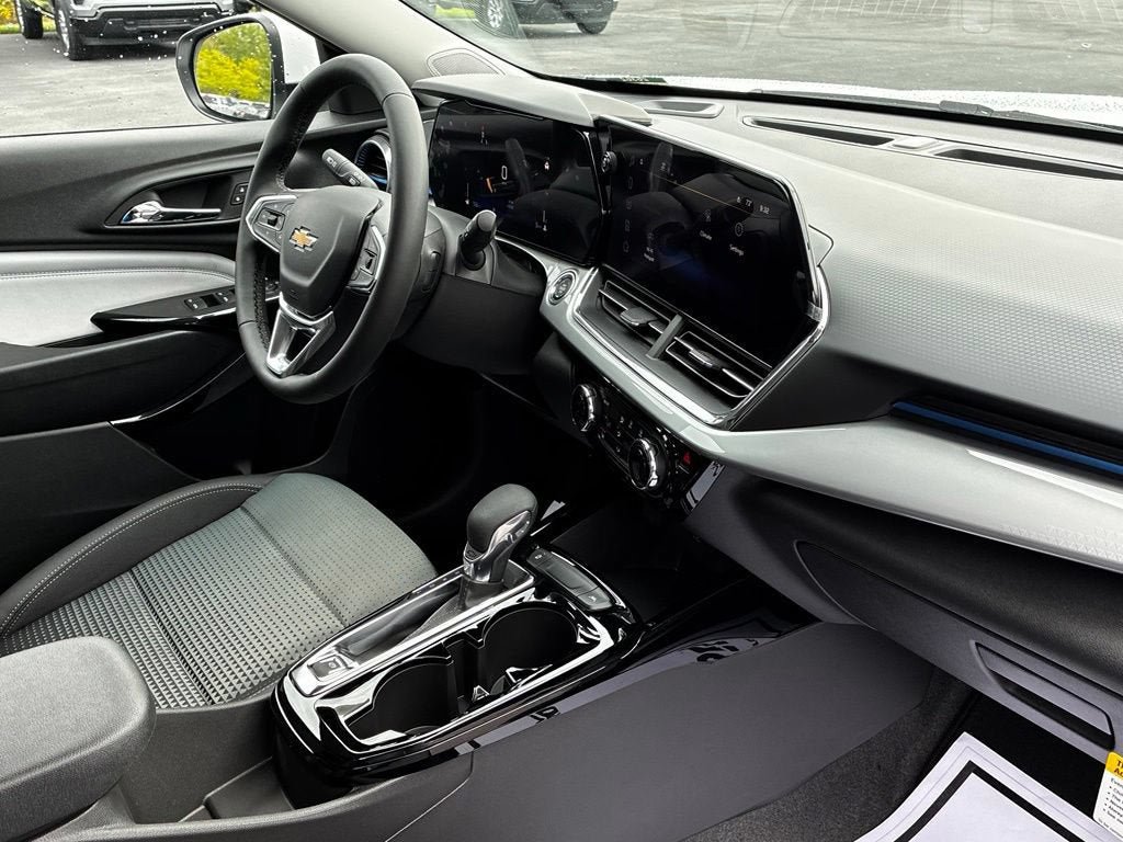New 2026 Chevrolet Trax LT w/ LT Convenience Package FWD image 16