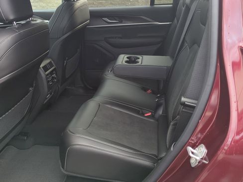 New 2026 Jeep Grand Cherokee Altitude image 10