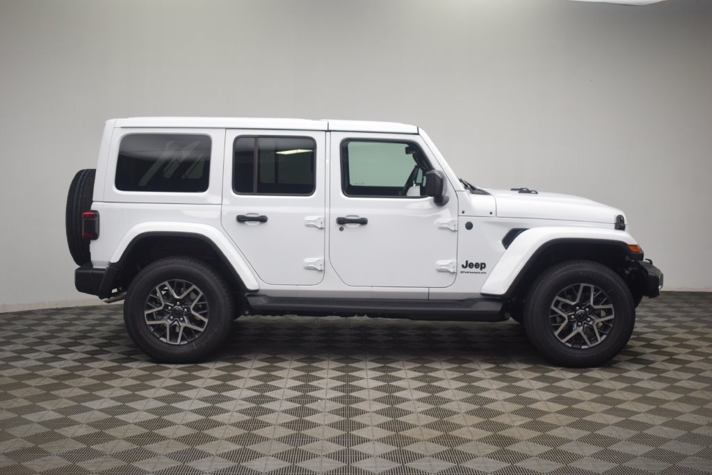 New 2026 Jeep Wrangler Unlimited Sahara AWD/4WD image 3