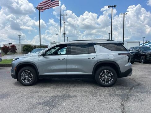 Used 2026 Chevrolet Traverse LT FWD image 6