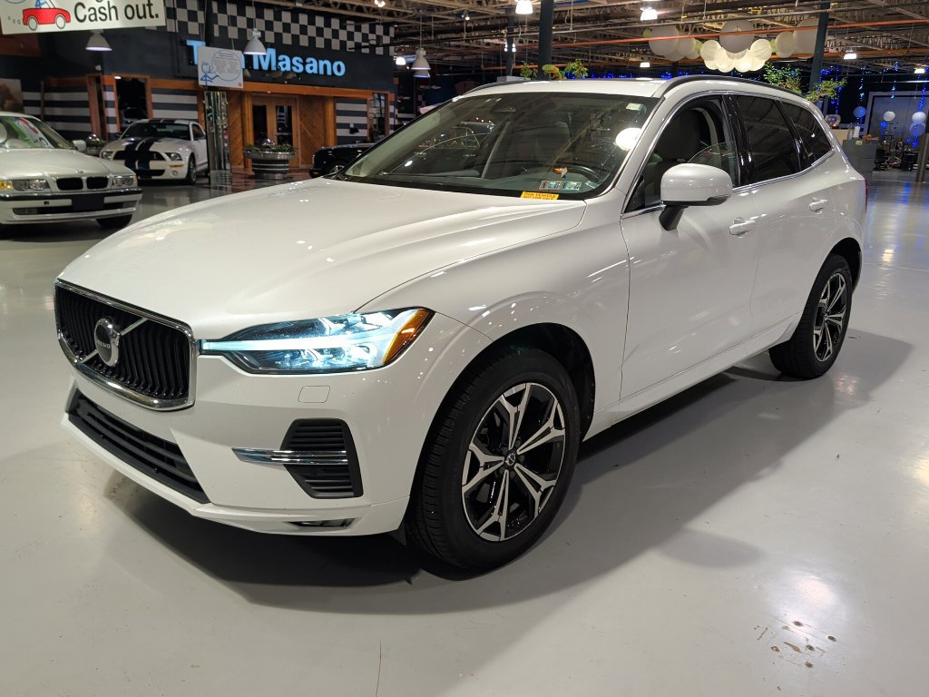 Used 2022 Volvo XC60 B5 Momentum w/ Climate Package AWD/4WD image 1