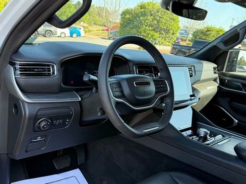 Used 2024 Jeep Wagoneer Series II w/ Flexible Seating Group image 16